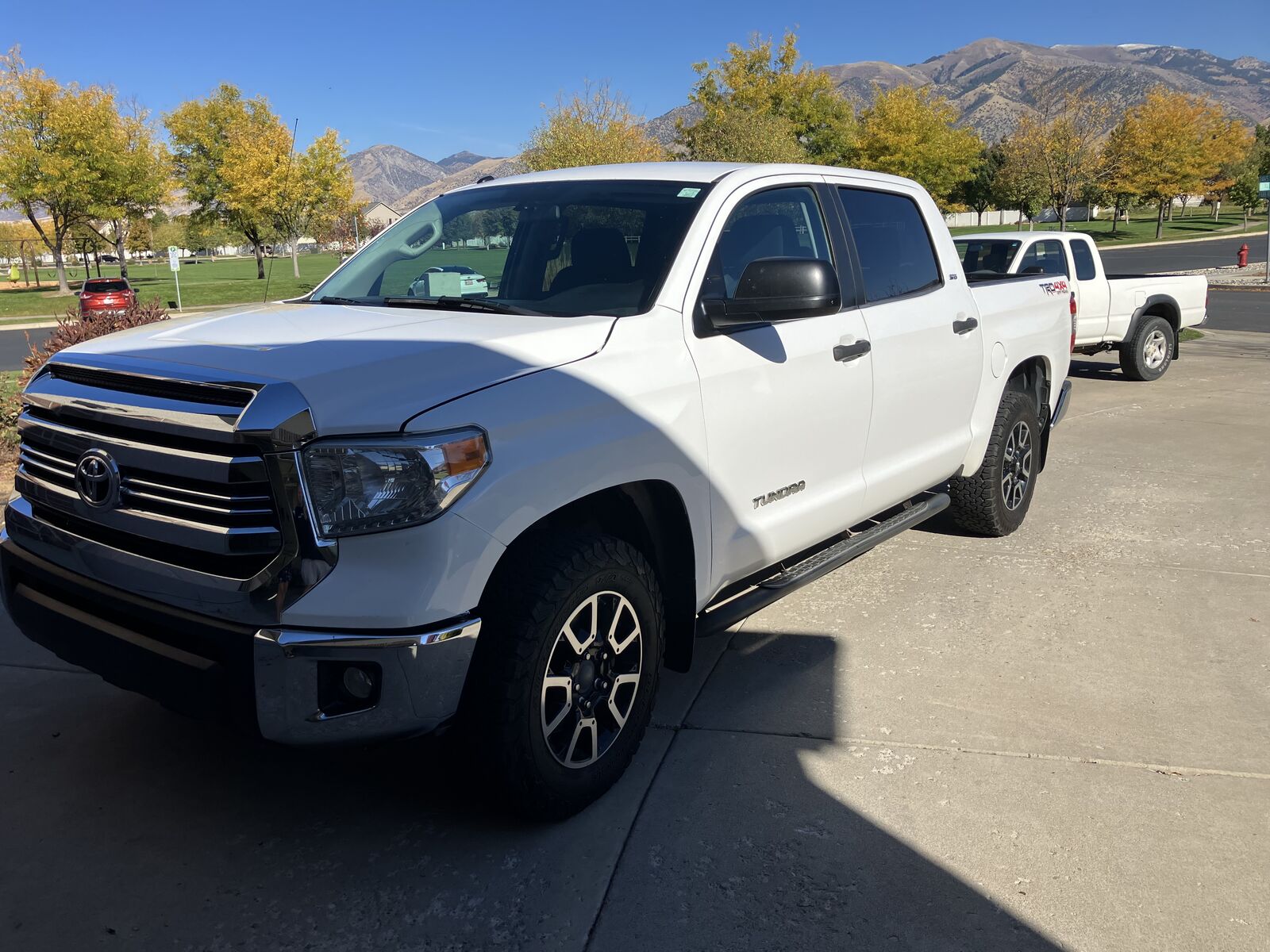 2017 TOYOTA TUNDRA SR5
