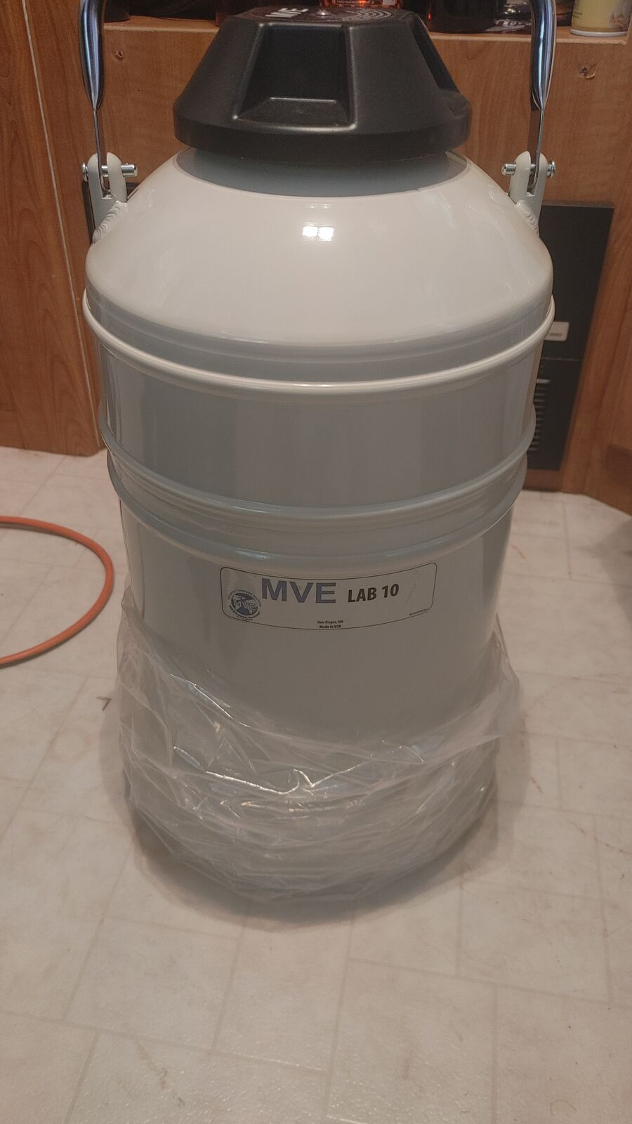 MVE Lab 10L Liquid Nitrogen Dewar! BRAND NEW!