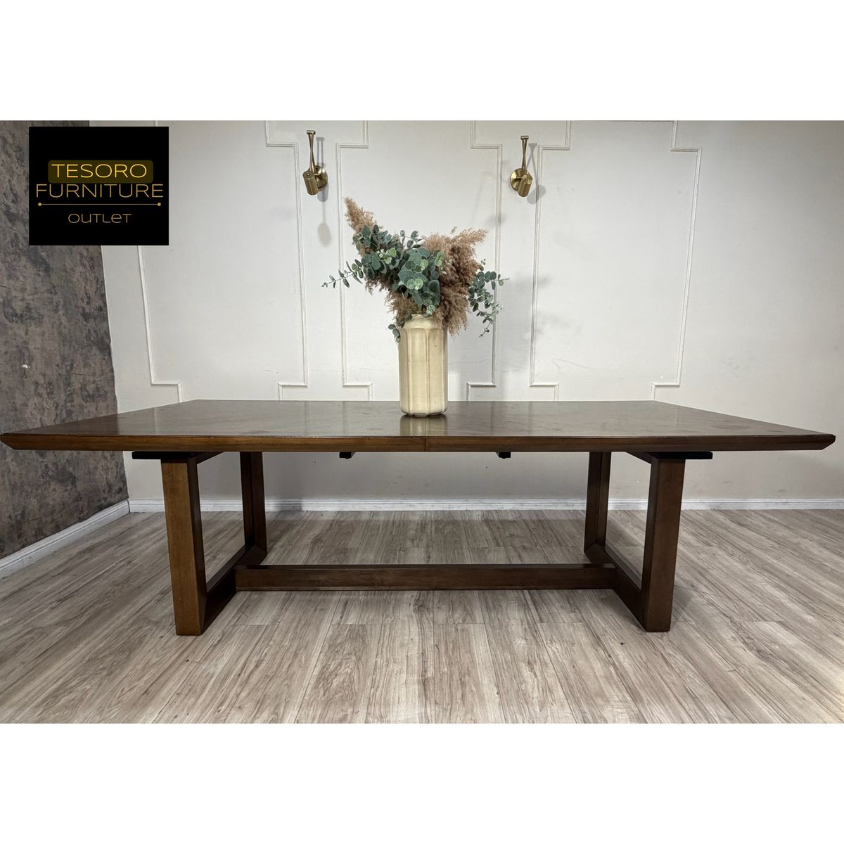 MODERN ADJUSTABLE DINING TABLE