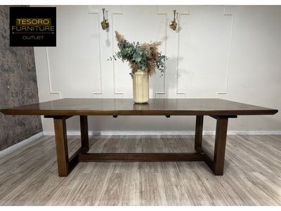 MODERN ADJUSTABLE DINING TABLE