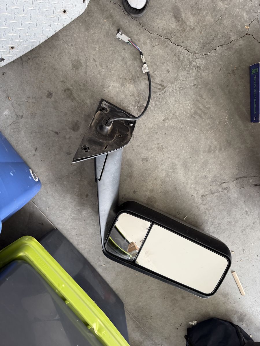 Passenger side mirror 2019 Freightliner Cascadia