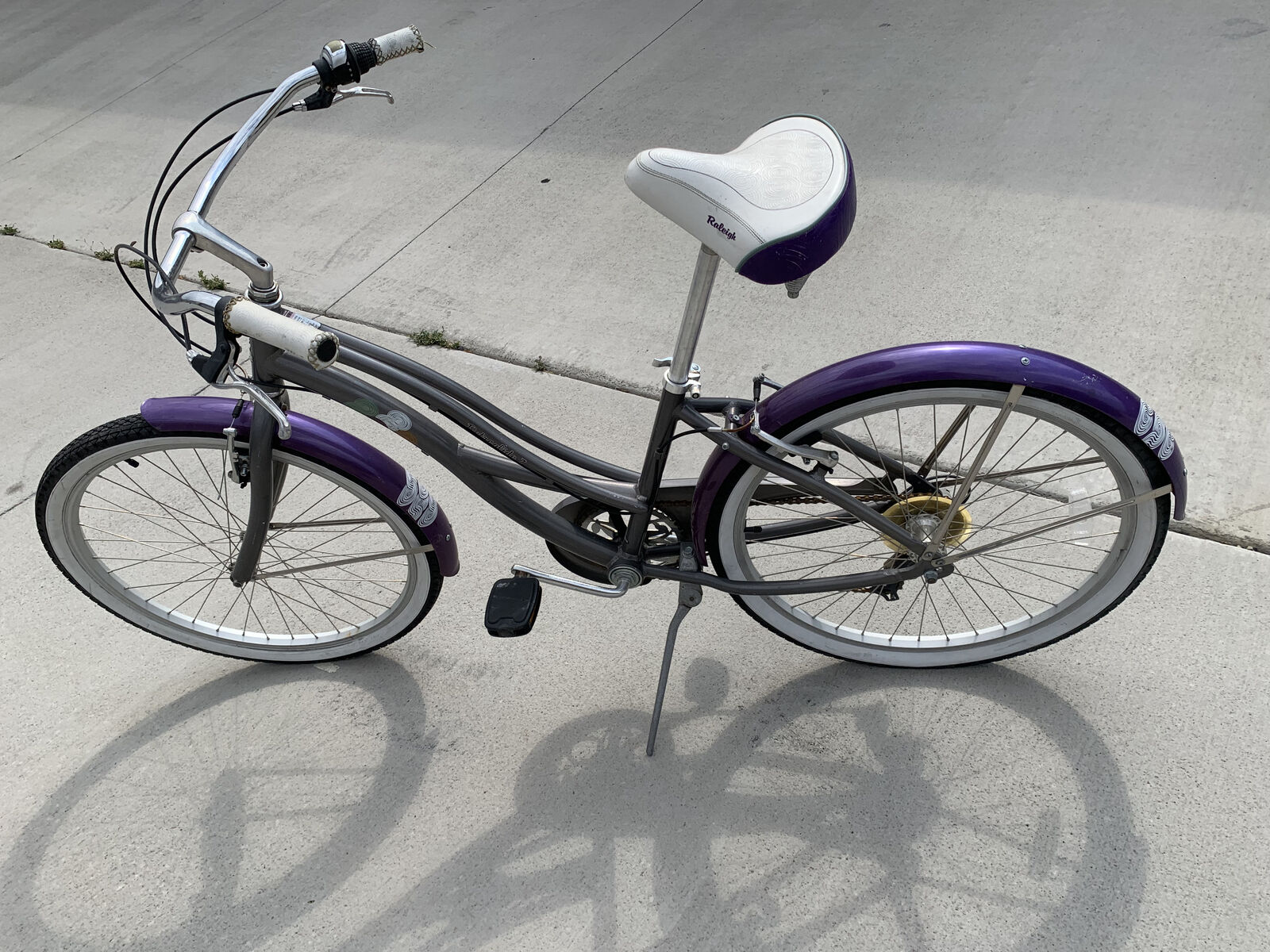 Raleigh 7 speed cruiser bike