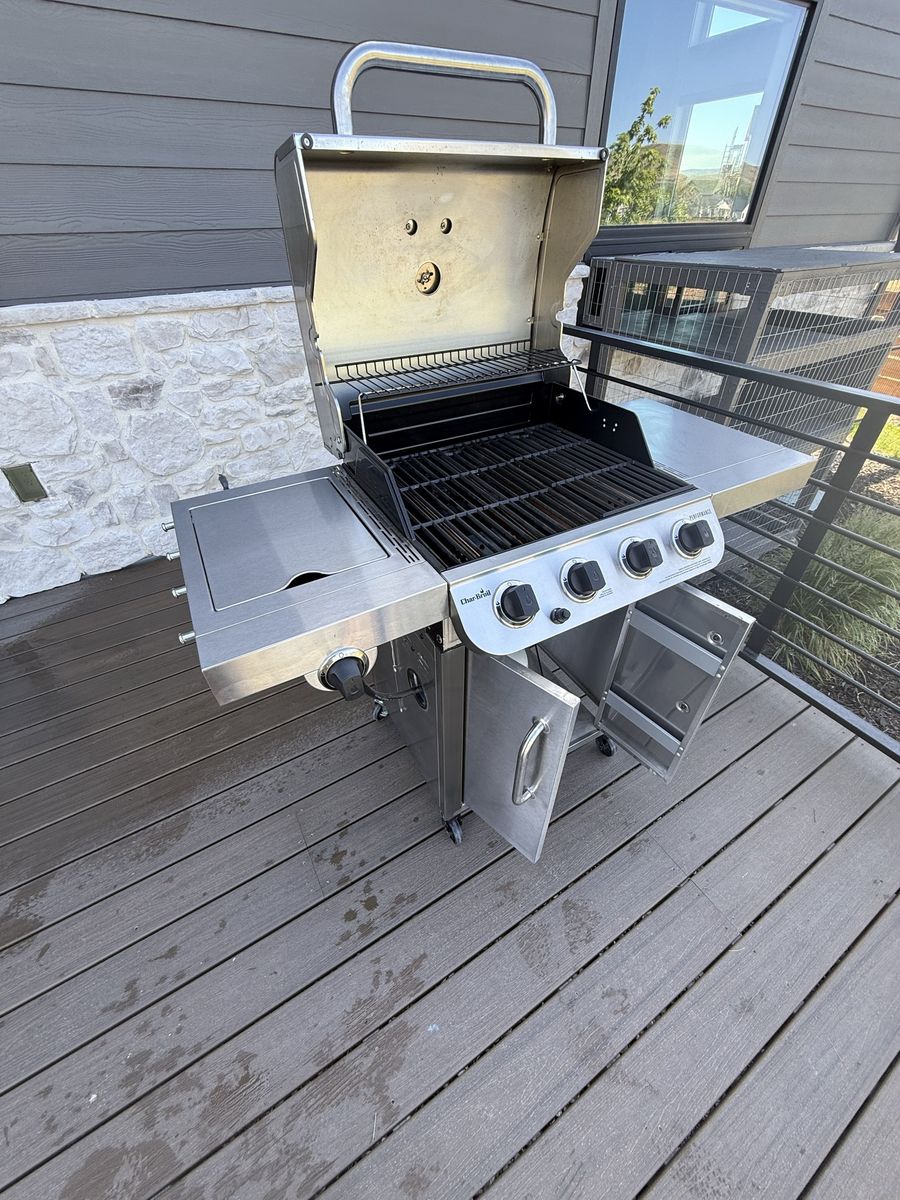 Charbroil propane gas performance series 4 burner grill model 463375919