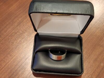 Men's Titanium Wedding Band Size