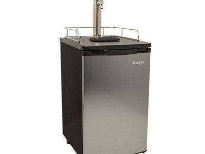 Dual tap kegerator