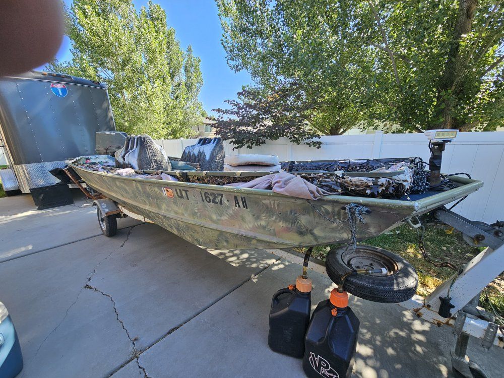 Lowe Big John 16 duck hunting fishing boat