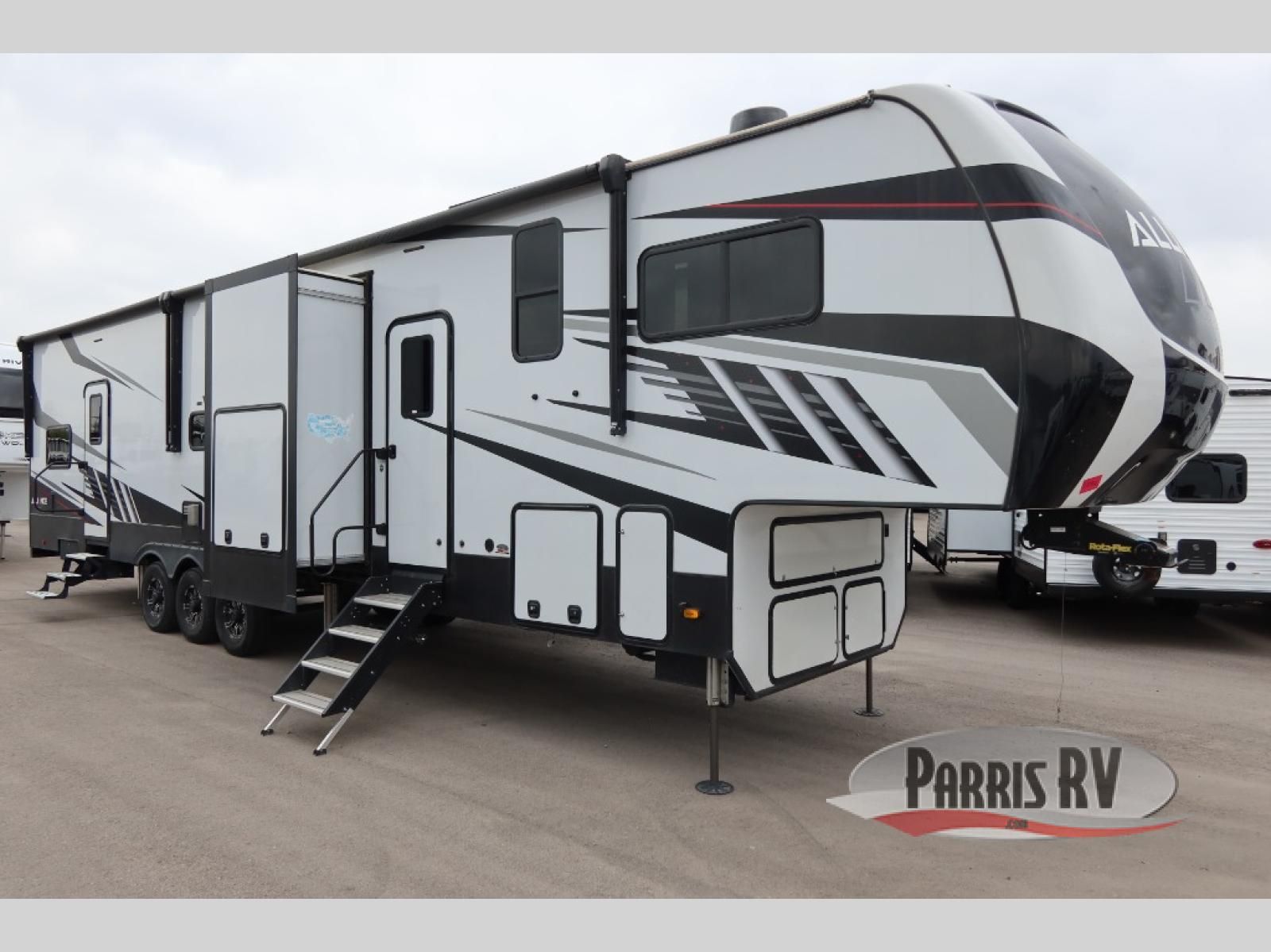 Used 2022 Alliance RV Valor 40V13