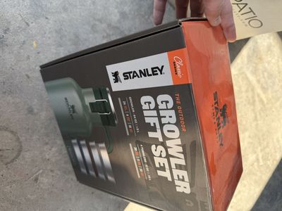 Stanley Classic Series Outdoor Growler Gift Set