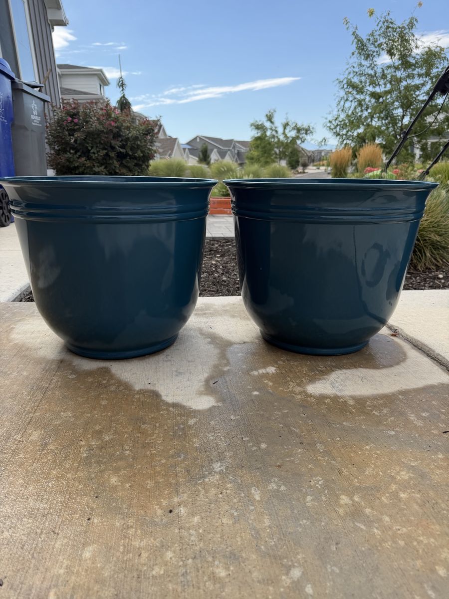 Theo Resin Planters – 18” Black (2 Available)