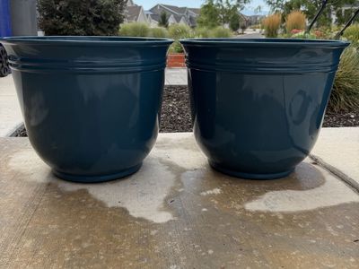 Theo Resin Planters – 18” Black (2 Available)
