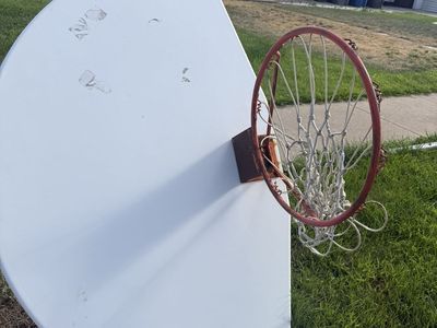 Basketball hoop