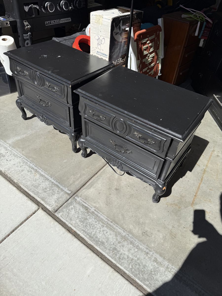 Set Of 2 Wood Nightstands In Black