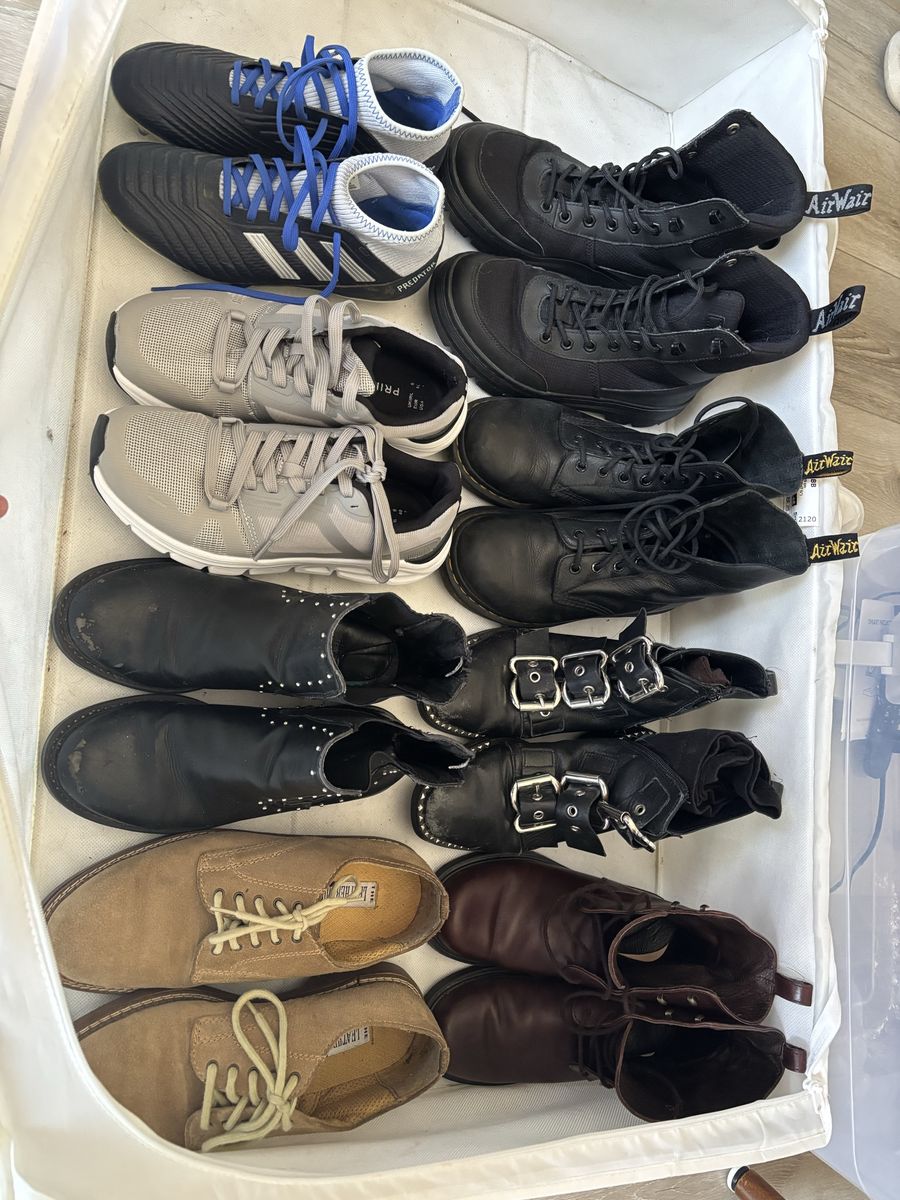 Many women’s shoes in sizes 7-8