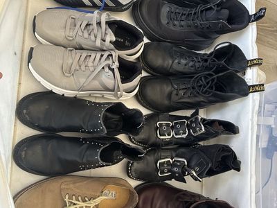 Many women’s shoes in sizes 7-8