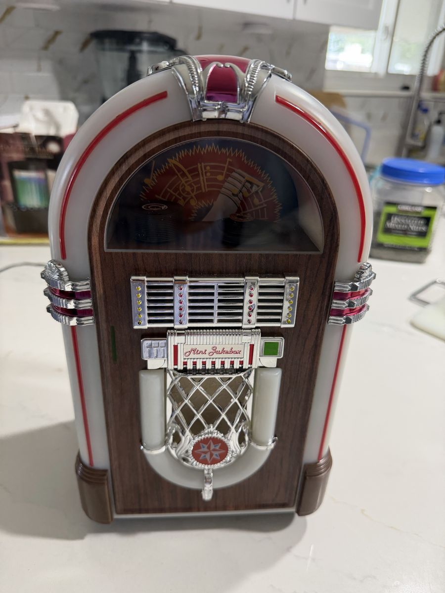 Mini Jukebox LED Light Up Speaker - Retro Style with Bluetooth