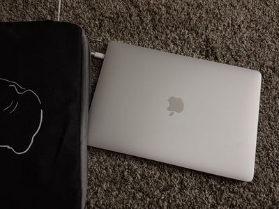 Apple MacBook Air 13-inch – 8GB RAM / 128GB SSD