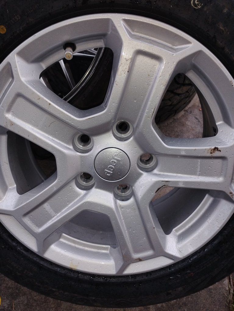 Jeep Factory OEM Silver Alloy Wheel Rim with Mounted Tire