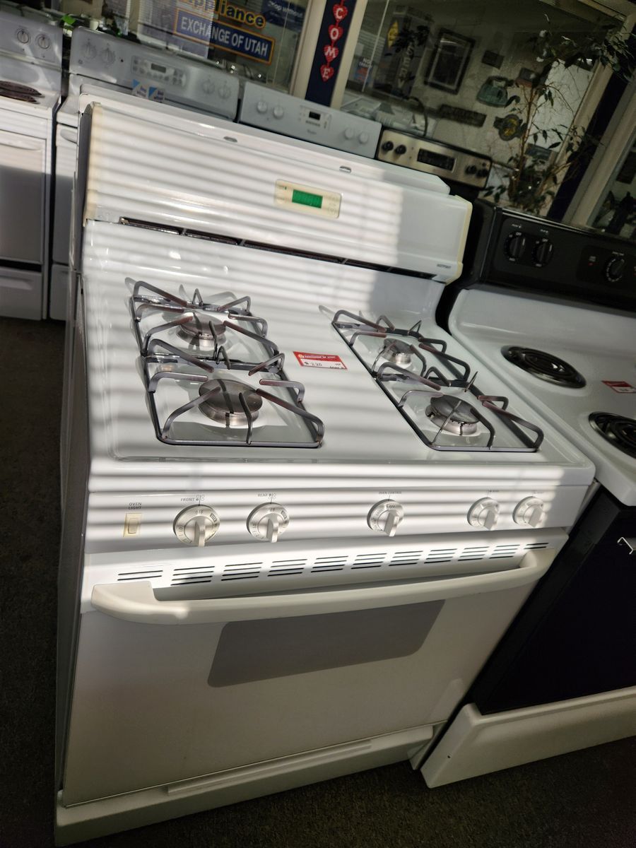 GREAT HOTPOINT WHITE 4 BURNER GAS RANGE! W-WARRANTY