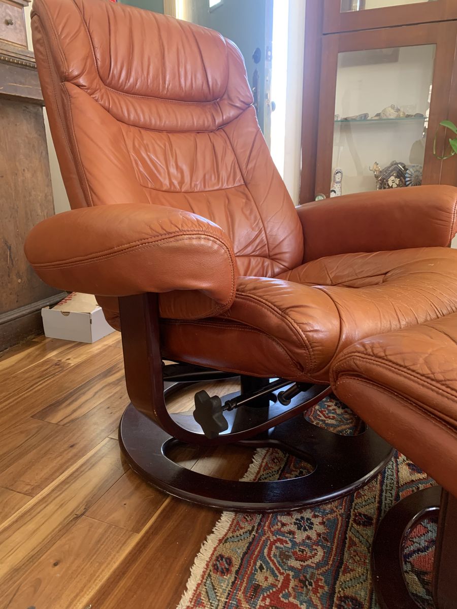 grnuine Leather Chair And Foot Rest