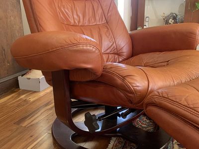 grnuine Leather Chair And Foot Rest