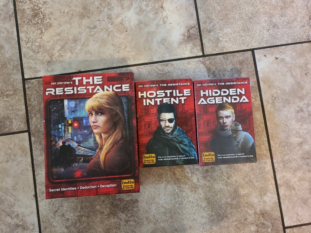 The Resistance game with 2 expansions