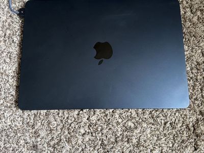 MacBook Air M2 (2022) – 8GB RAM – 256GB SSD – Excellent Condition