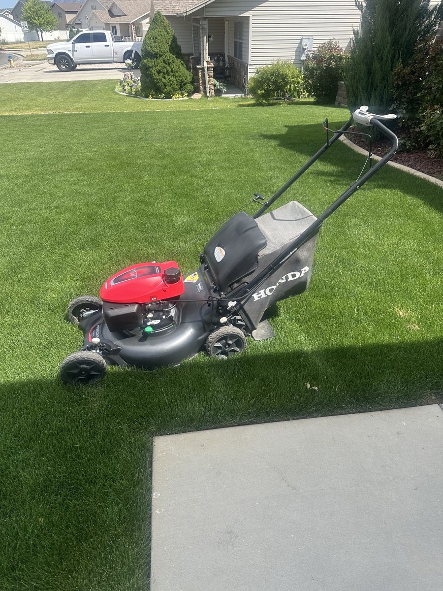 Honda HRN216VKA 21" Self-Propelled Gas Mower with Smart Drive