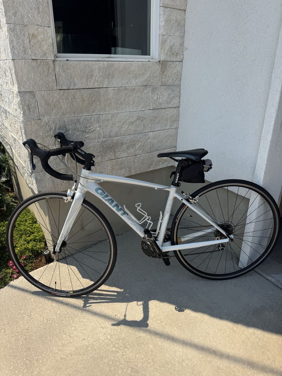 2009 Giant Avail Women’s Road Bike – XS – Recently Serviced