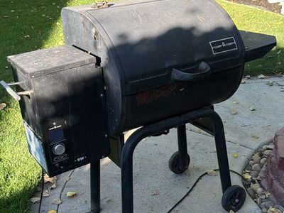Camp Chef SmokePro DLX Pellet Grill & Smoker - Black, Wheels