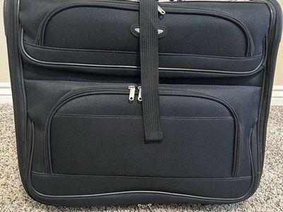 Samsonite Black Garment Bag with Multiple Pockets and Carry Handle