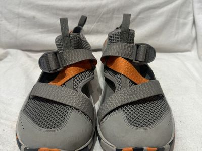 Chaco Men’s 11 Gray/Orange Like New Sandals