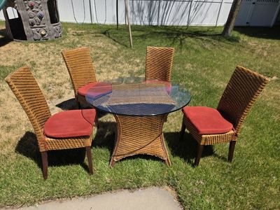 round glass table with 4 chairs
