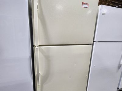 Great GE top and bottom fridge! w-warranty