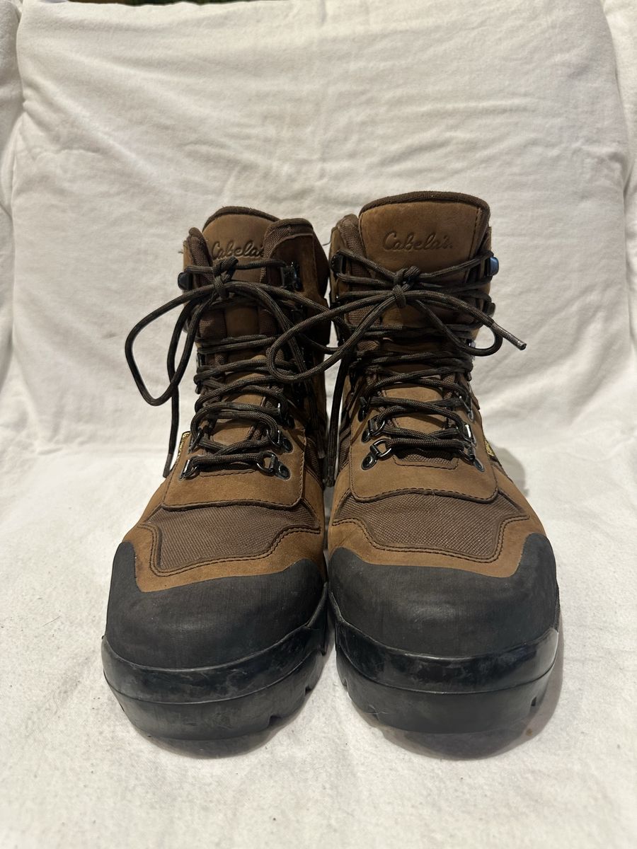 Cabela’s men’s 12D/ee Gore-Tex mid hiking boots