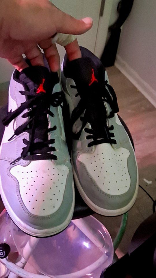 Huge Shoe Sale Bundle "Jordan's, Kyrie.. AirForce-1.. All like new all High end 100% Authentic 35-40 pair total