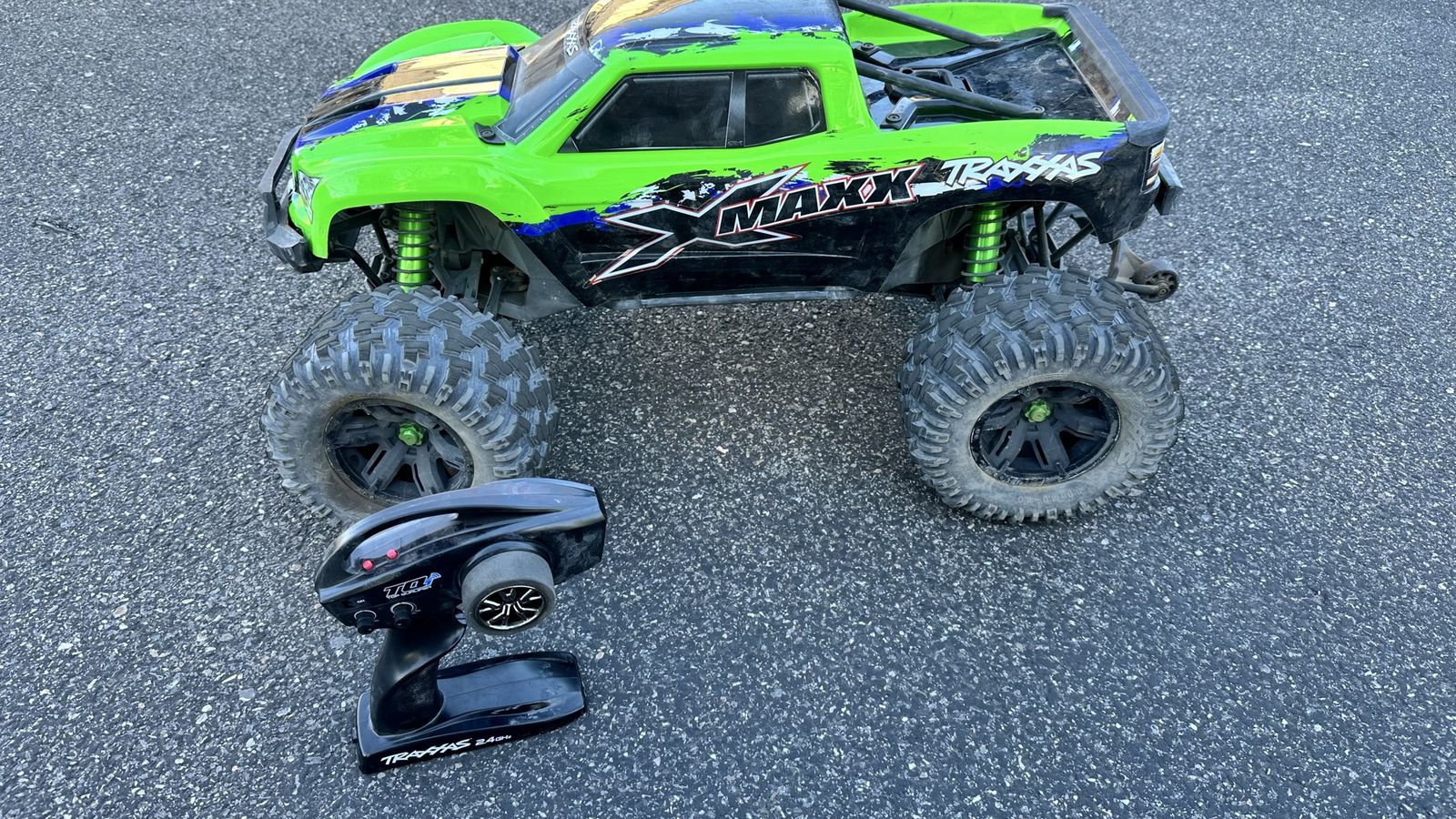 Traxxas Xmaxx 8S 1:5 Scale Monster Truck Basher
