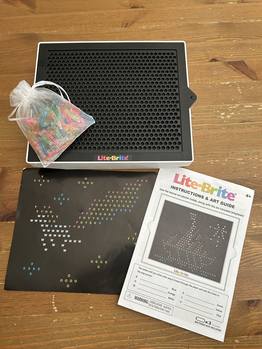 Lite-Brite Classic Set with Pegs and Art Templates