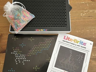 Lite-Brite Classic Set with Pegs and Art Templates