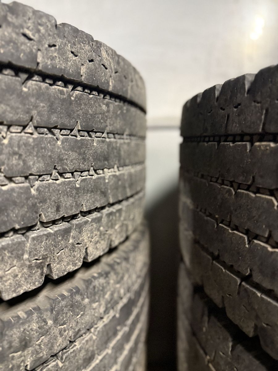 Toyo m920 11r22.5 semi tires set of 8
