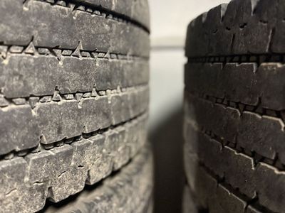 Toyo m920 11r22.5 semi tires set of 8