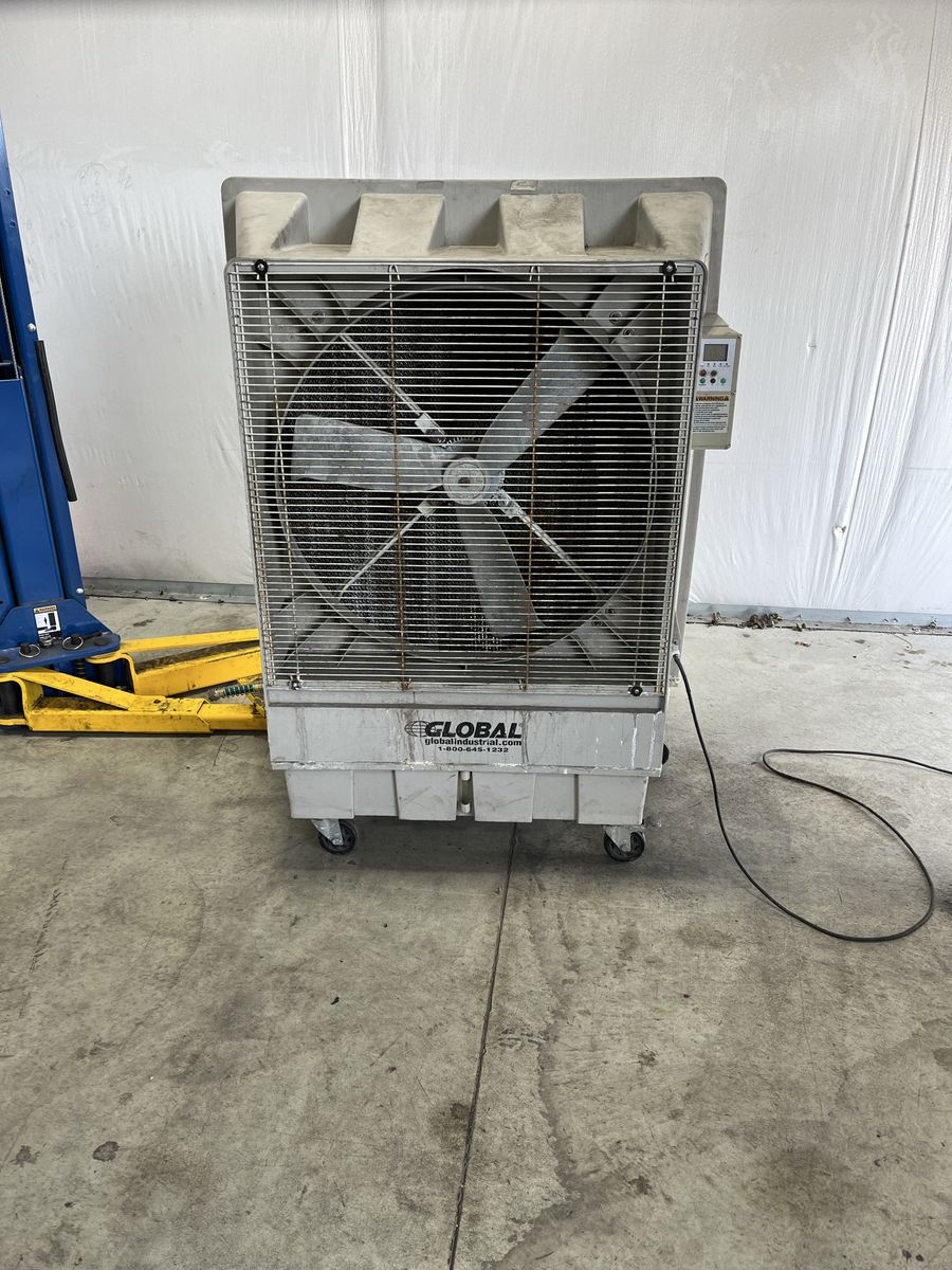 Portable evaporative cooler swamp cooler
