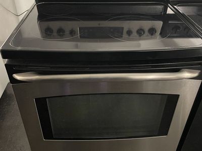 GE Stainless Range with 5 Burners, Comes With Pedestals and a 30 Day Warranty!