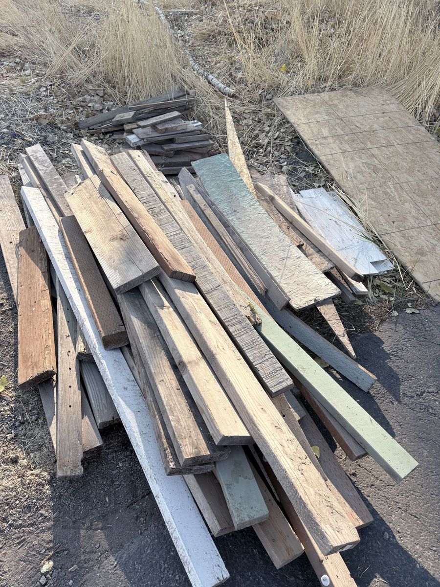 Assorted Reclaimed Scrap Wood Lumber Pile
