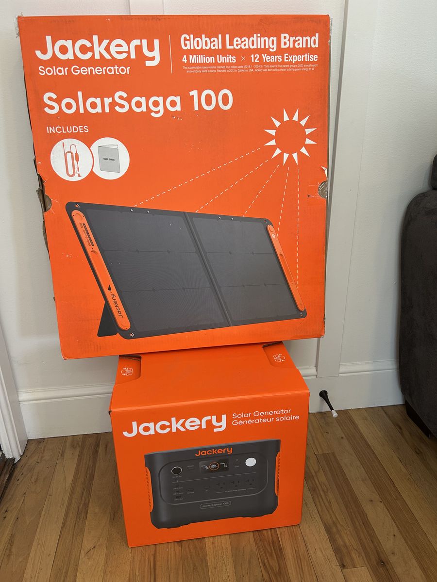 Jackery Explorer 1000 with SolarSaga 100