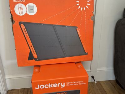 Jackery Explorer 1000 with SolarSaga 100