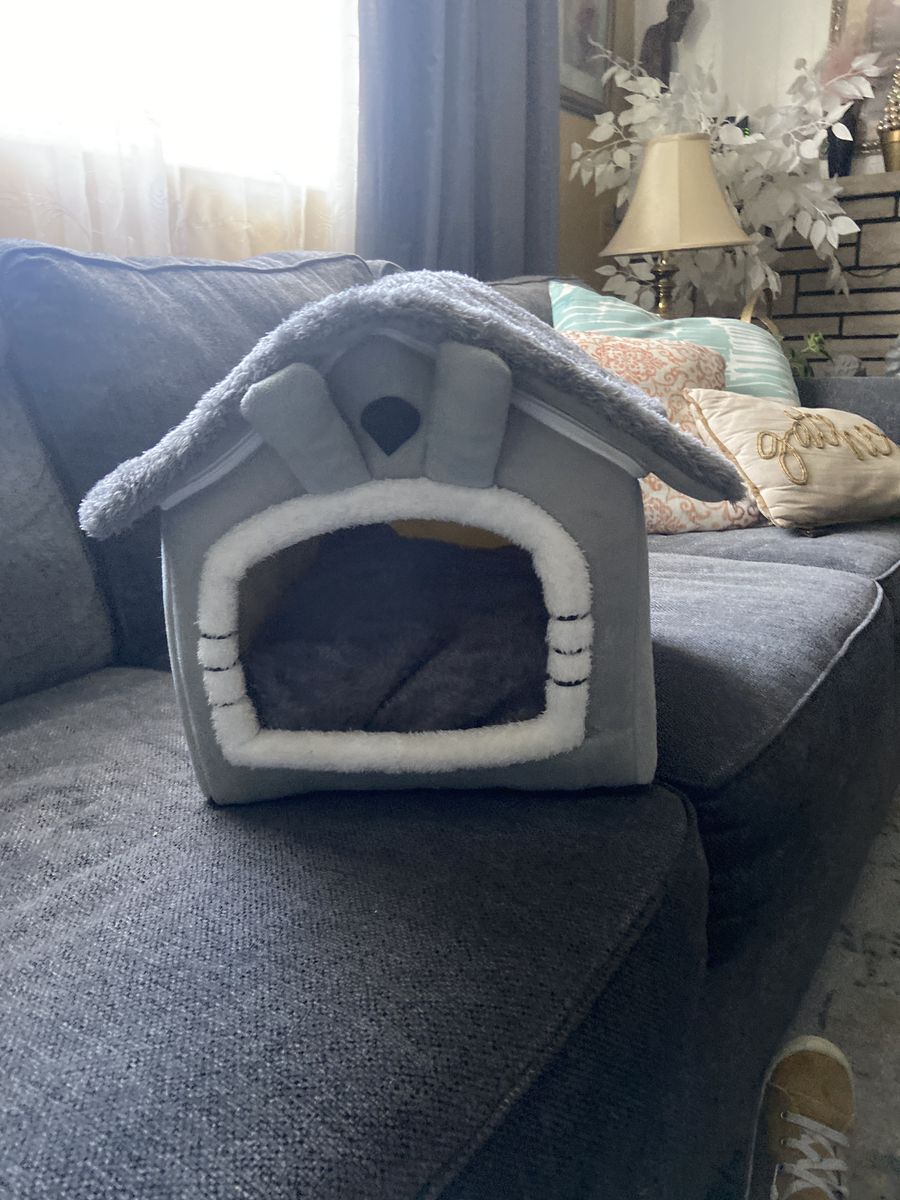 Spankin New Indoor Dog House/Bed - Small Dog