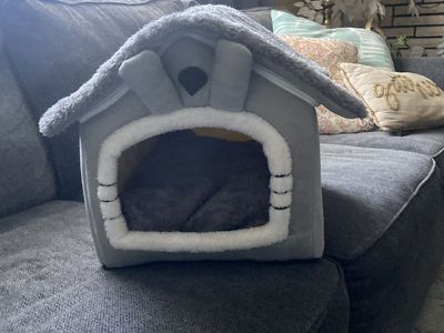 Spankin New Indoor Dog House/Bed - Small Dog