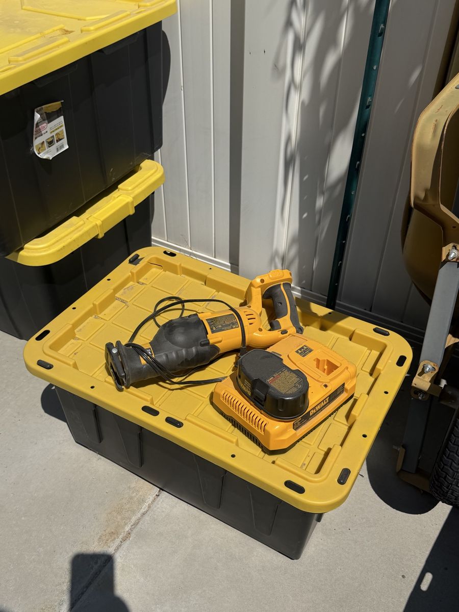 DEWALT Cordless Reciprocating Saw with Battery and Charger