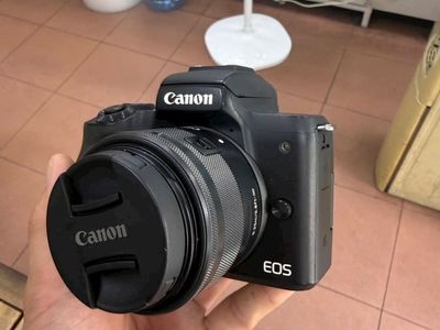 Canon M50 + kit 15-45mm stm used great 420$