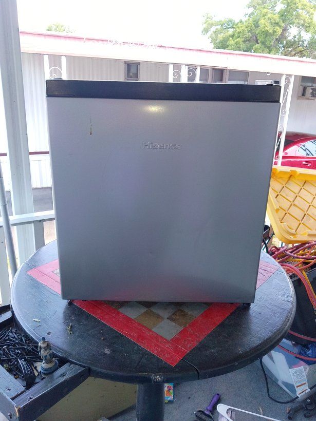 Hisense cube fridge with freezer
